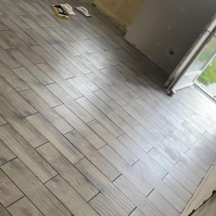 Rénovation de carrelage et enduit de sol en Charente-Maritime